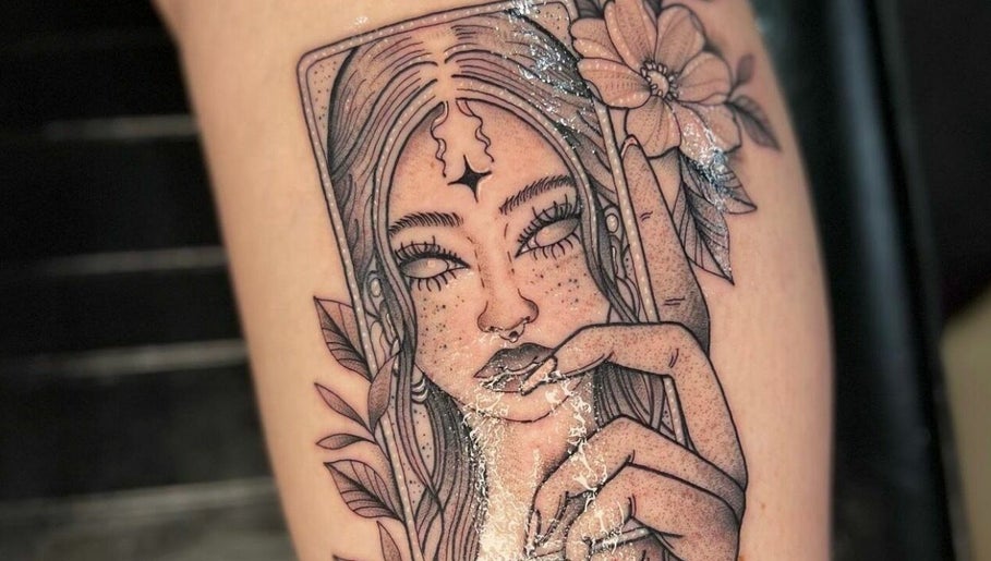 Claudia Symone Tattoo, bilde 1