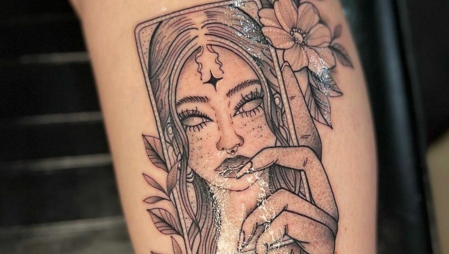 Claudia Symone Tattoo  slika 1