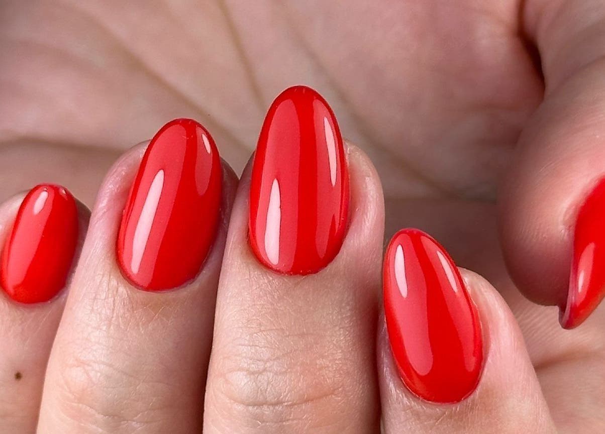 Unhas vermelhas impecáveis feitas no Gloss Nail Boss - Grafton Street, Dublin, County Dublin, IE.