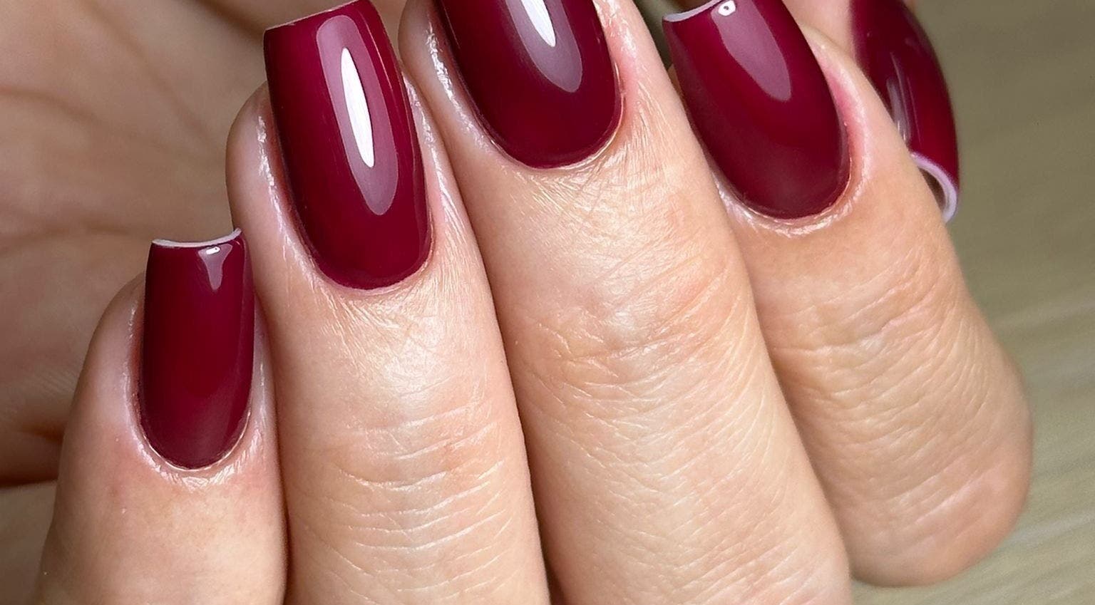 Unhas vermelhas glamorosas no Gloss Nail Boss - Henry Street, Dublin, County Dublin, IE.