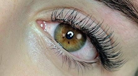 Pretty Lashed Thing afbeelding 2