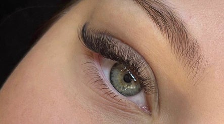 Pretty Lashed Thing image 3