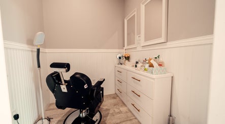 Mani Toes Nail Bar & Mobile Spa image 3