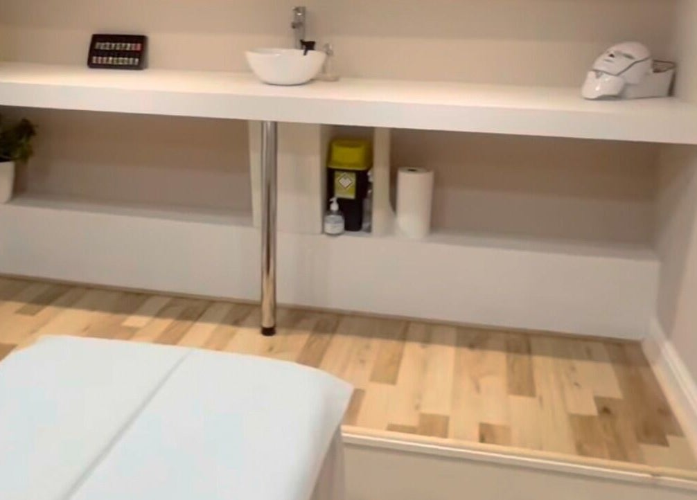 Tranquil treatment room at Beautiful Bodies & Aesthetics, Bournemouth, England, GB with sleek modern decor.