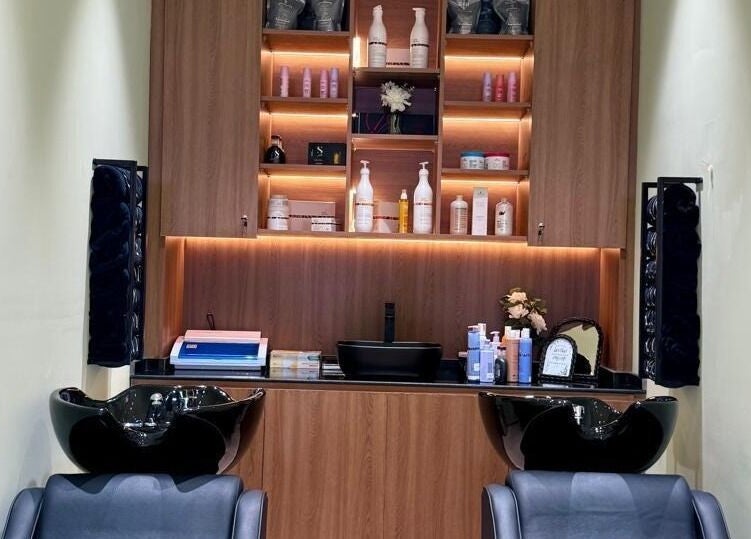 Elegant hair washing station at AZUL BEAUTY SALON-L.L.C, Abu Dhabi, Abu Dhabi, AE with premium products.