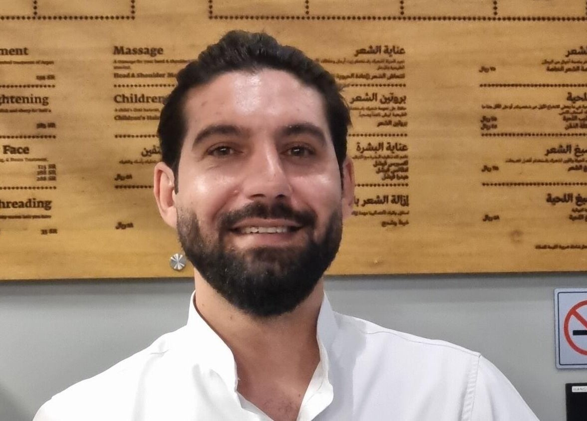 Friendly staff member at Yousef Afandi- Dabouk Bader Al Jadeedah in Amman, offering a warm welcome.