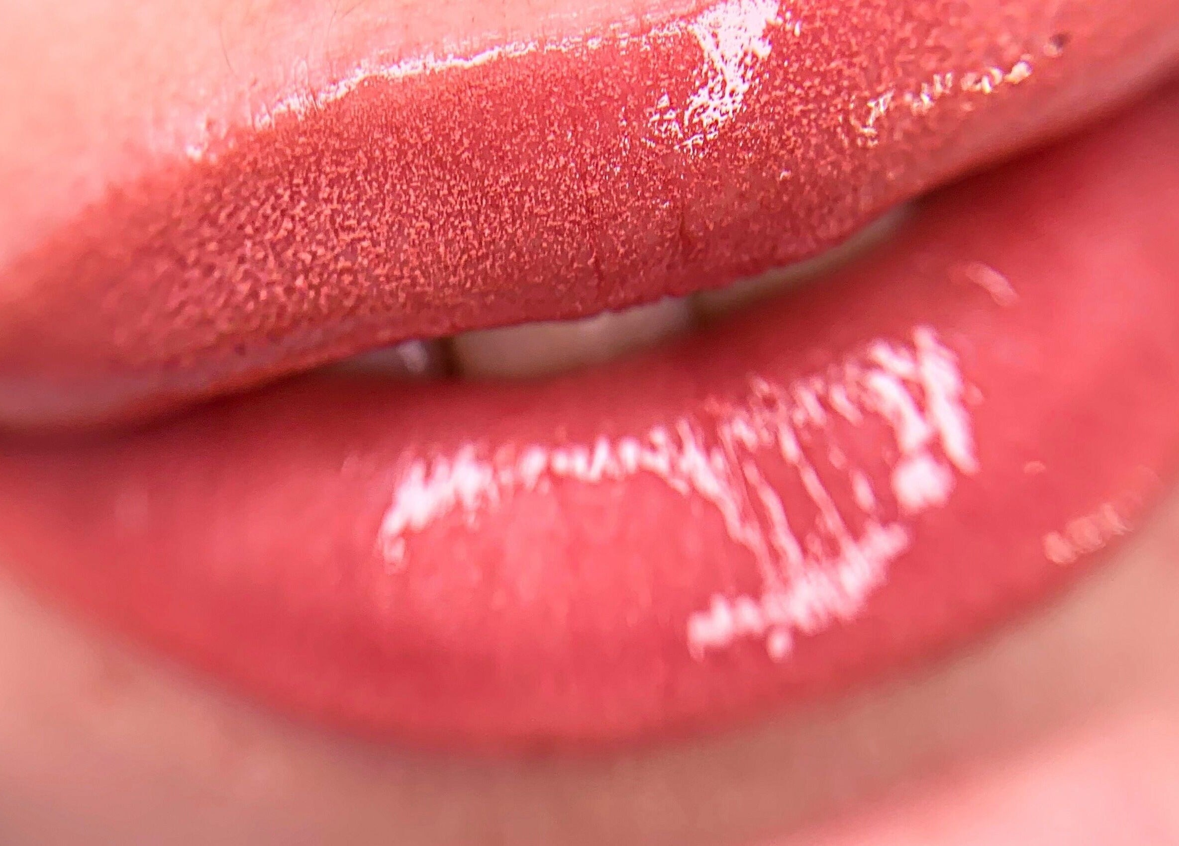 Lèvres éclatantes par Clara M Lash & Brow artist à Longueuil, Québec, CA.