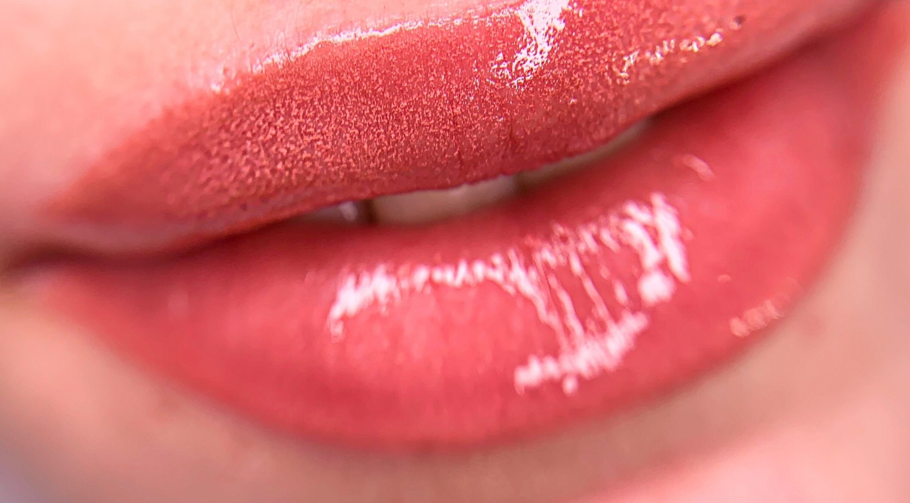 Lèvres éclatantes par Clara M Lash & Brow artist à Longueuil, Québec, CA.