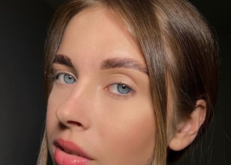 Magnifique mise en valeur des sourcils chez Clara M Lash & Brow artist à Longueuil, Québec, CA.