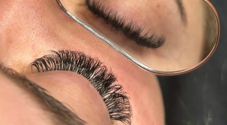 Lashes by Jaden – obraz 3