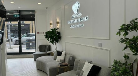 Εικόνα Diamond Skin Ladbrook Grove - Doctor Aesthetic Laser Clinic 2