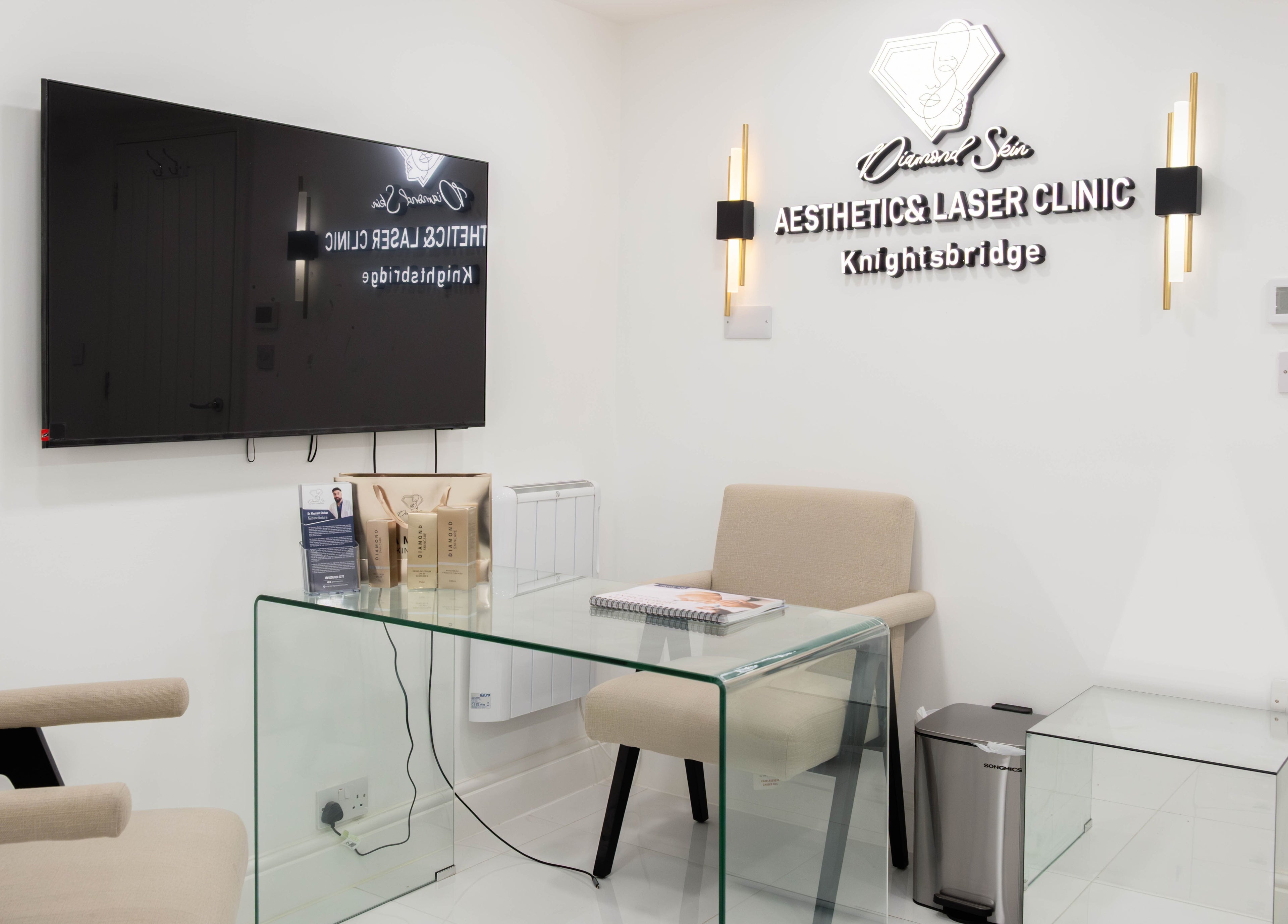 Modern reception at Diamond Skin Doctor Led Aesthetic And Laser Clinic - Knightsbridge, London, England, GB.