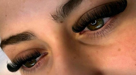 Els Lashes Lash and Brow Specialist image 2