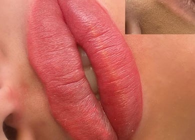 Close-up of vibrant lips highlighting S'thetics beauty services, Cape Town, Western Cape, ZA.
