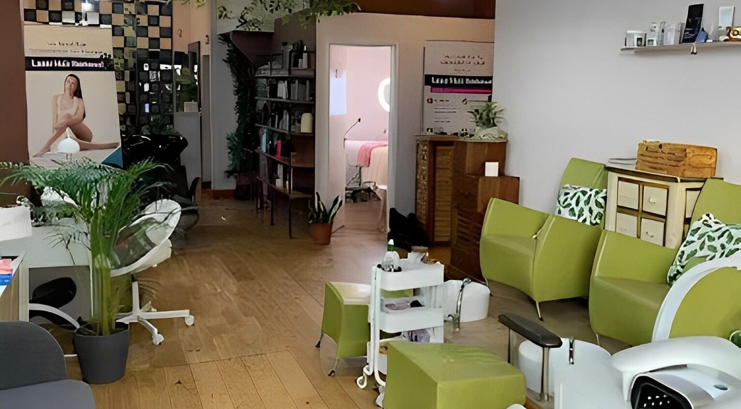 Welcoming interior of Lash by Daria in London, England, GB. Modern chairs and plants create a serene ambiance.
