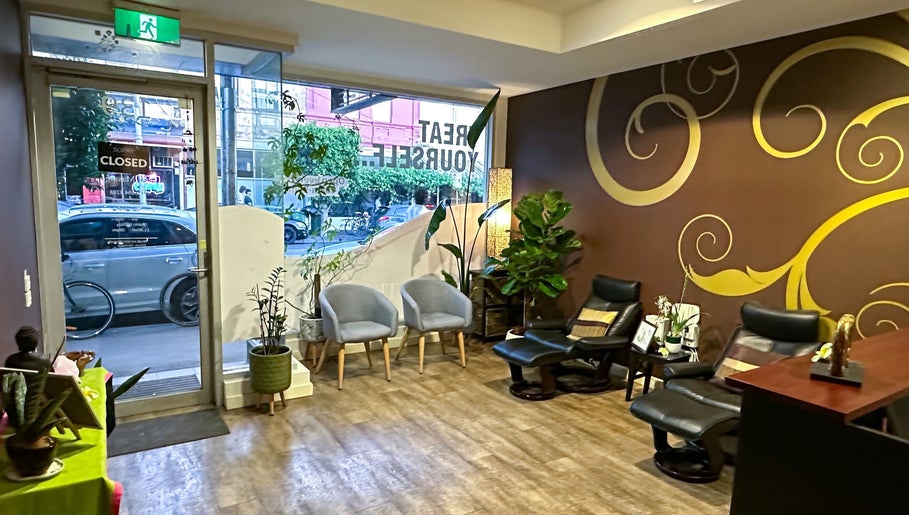 @ Relax Thai Massage Lygon image 1