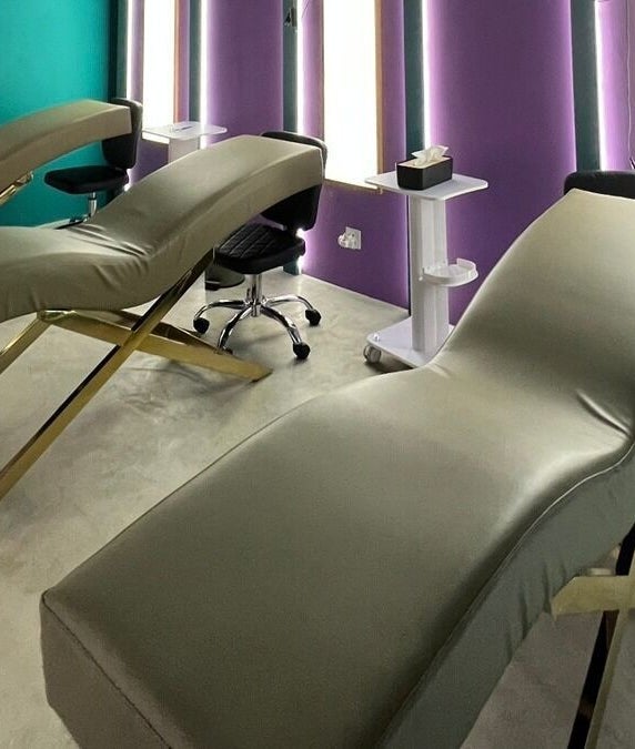 Chic interior of the relaxation room at Southeast Studio Bali, Bali, ID with modern massage tables and jazzy lighting.