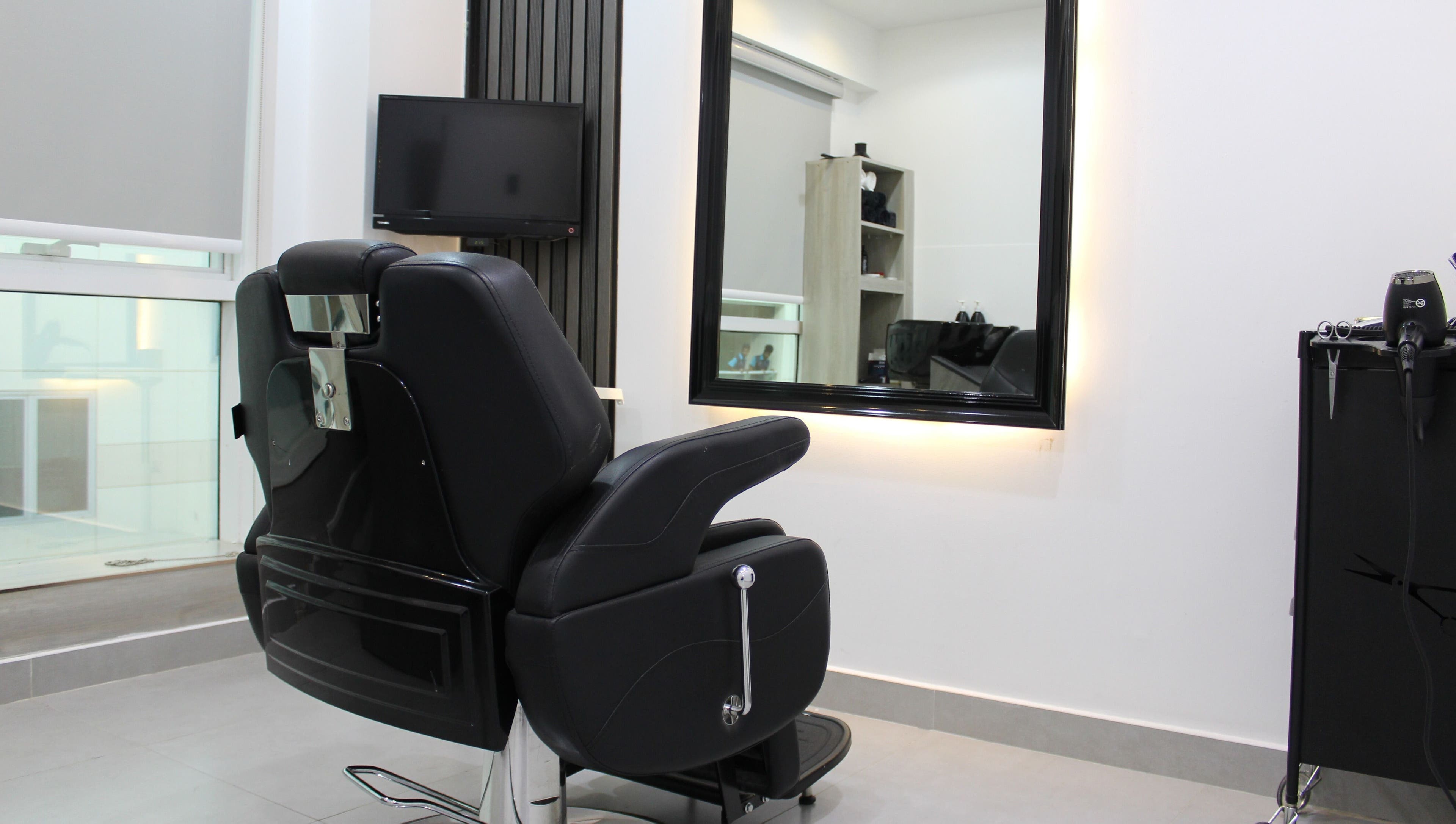 Modern salon chair and mirror at New Images, Dubai, 127825, AE, offering elegant beauty services.