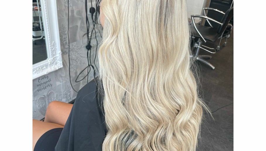 Shannon McBride Hair изображение 1