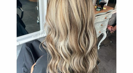 Shannon McBride Hair изображение 2