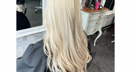 Shannon McBride Hair зображення 3