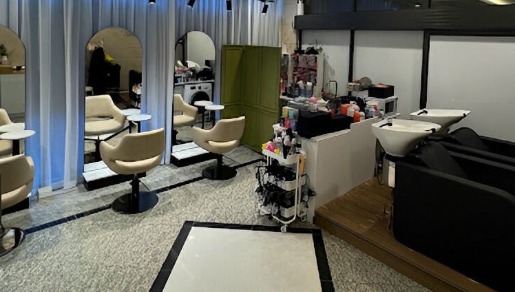 Loa Hair Salon, bild 1