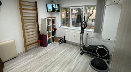 Echipamente de wellness la KINEXIS MEDICAL, București, București, RO, pentru exerciții și terapie.