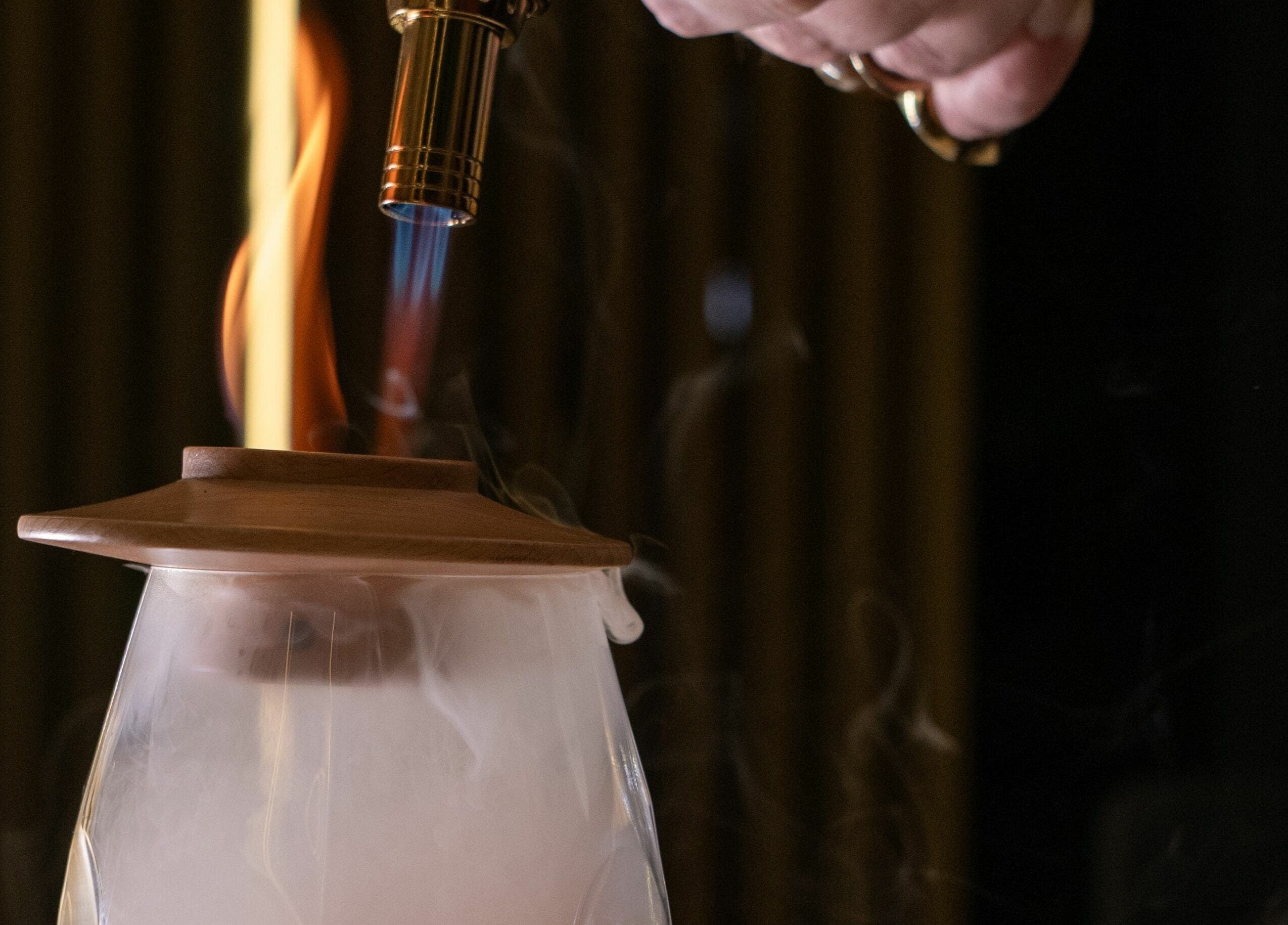 Αρωματοθεραπεία με φωτιά στο ACHILLEAS SOTIRIOY & ANTHI, Αθήνα, GR για απόλυτη χαλάρωση.