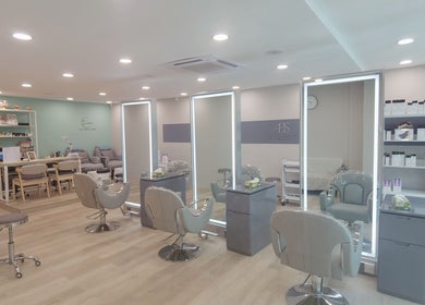 ABS Acools Beaute Salon interior with modern styling chairs in Kuala Lumpur, Wilayah Persekutuan Kuala Lumpur, MY.