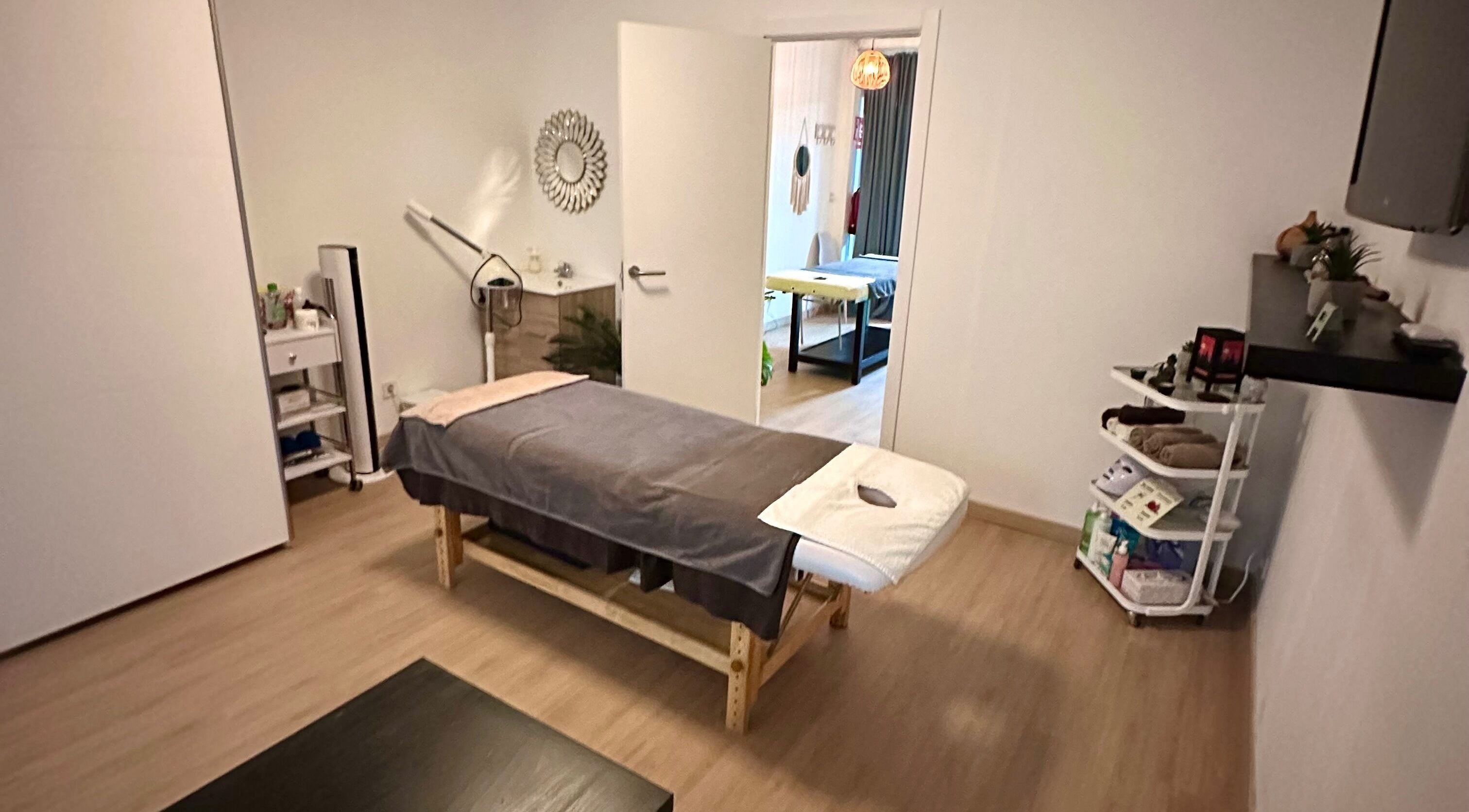 Tranquil massage room at Canarian Massage CITA MASPALOMAS, Maspalomas, Canarias, ES, featuring a plush treatment table.