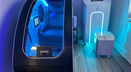 Advanced wellness pod at NutriZen Wellness Centre in Wolverton, England, GB, glowing with serene blue lights.