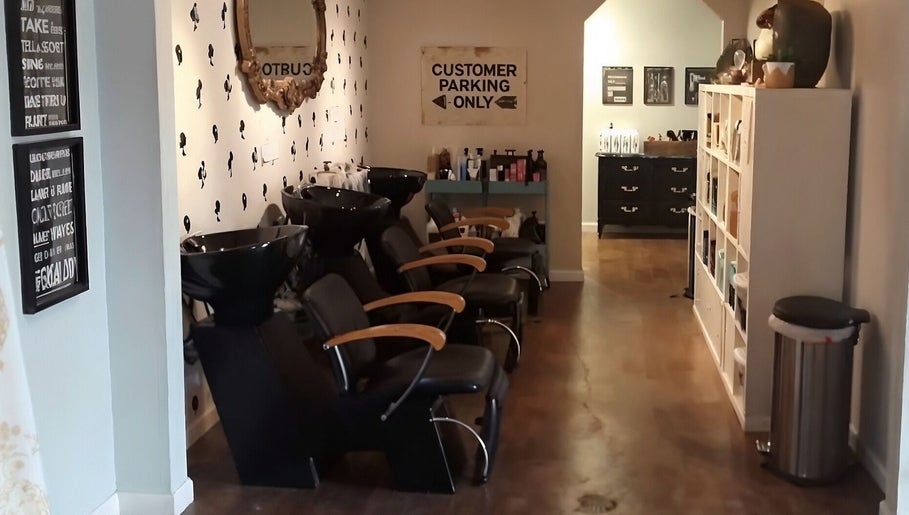 The Mane Salon and Spa изображение 1