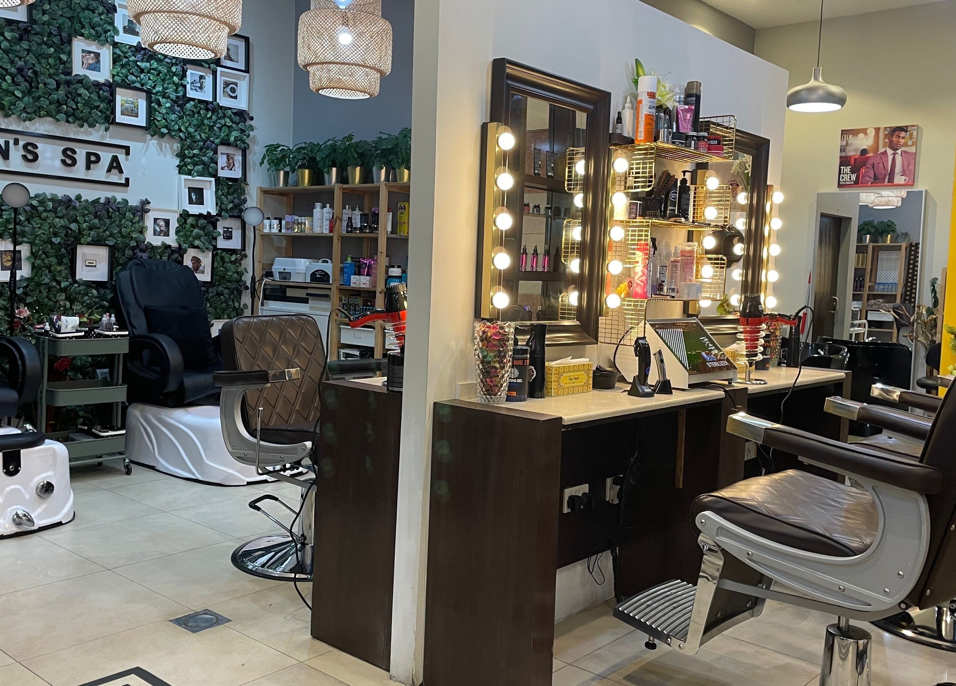 Interior of Beard Master Men’s Salon and Spa, Abu Dhabi, showcasing luxurious barber chairs and grooming stations.