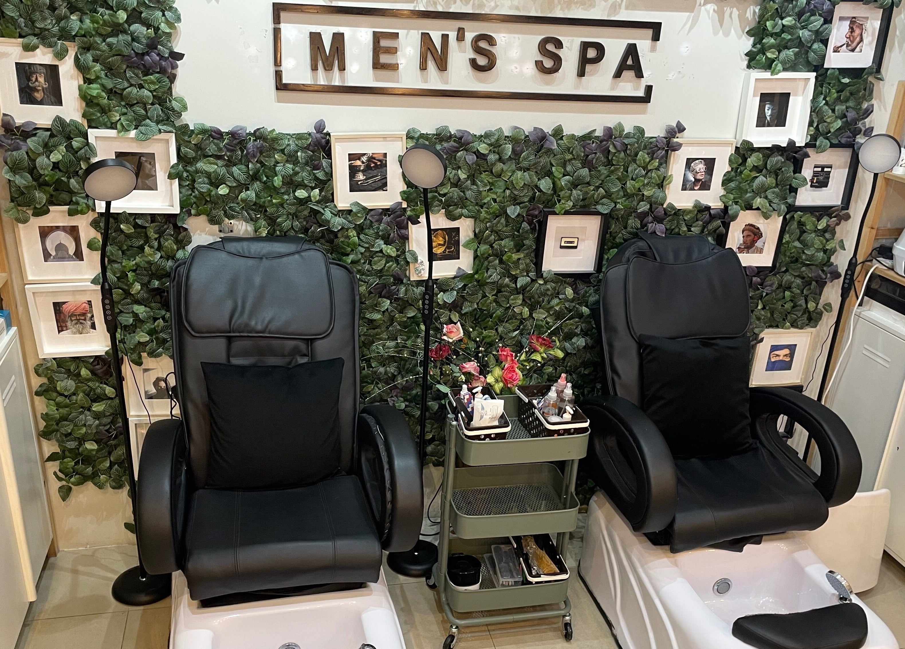 Relaxing spa chairs at Beard Master Men’s Salon and Spa صالون وسبا بيرد ماستر للرجال, Abu Dhabi, Abu Dhabi, AE.