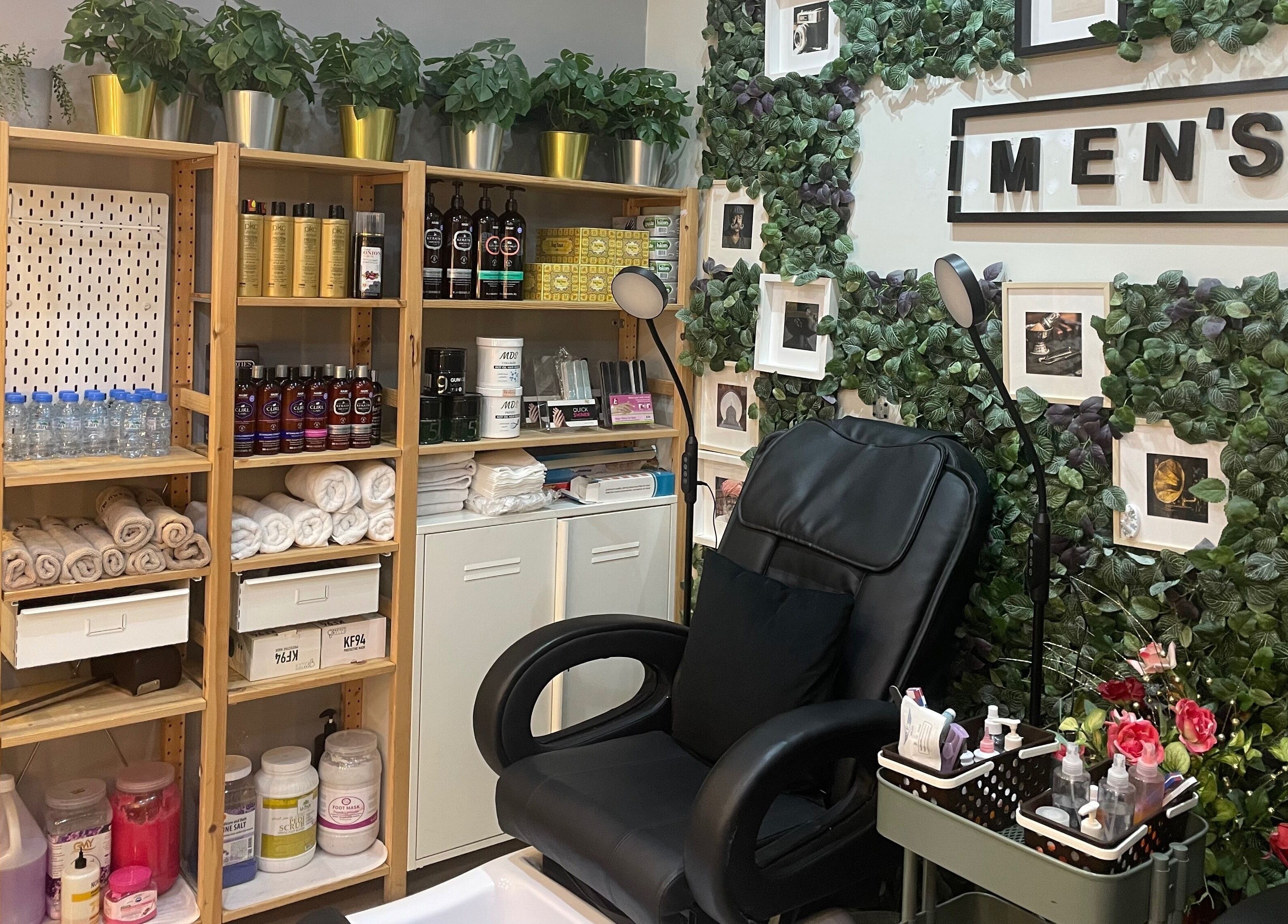 Relaxing spa chair and shelves at Beard Master Men’s Salon and Spa صالون وسبا بيرد ماستر للرجال, Abu Dhabi, AE.