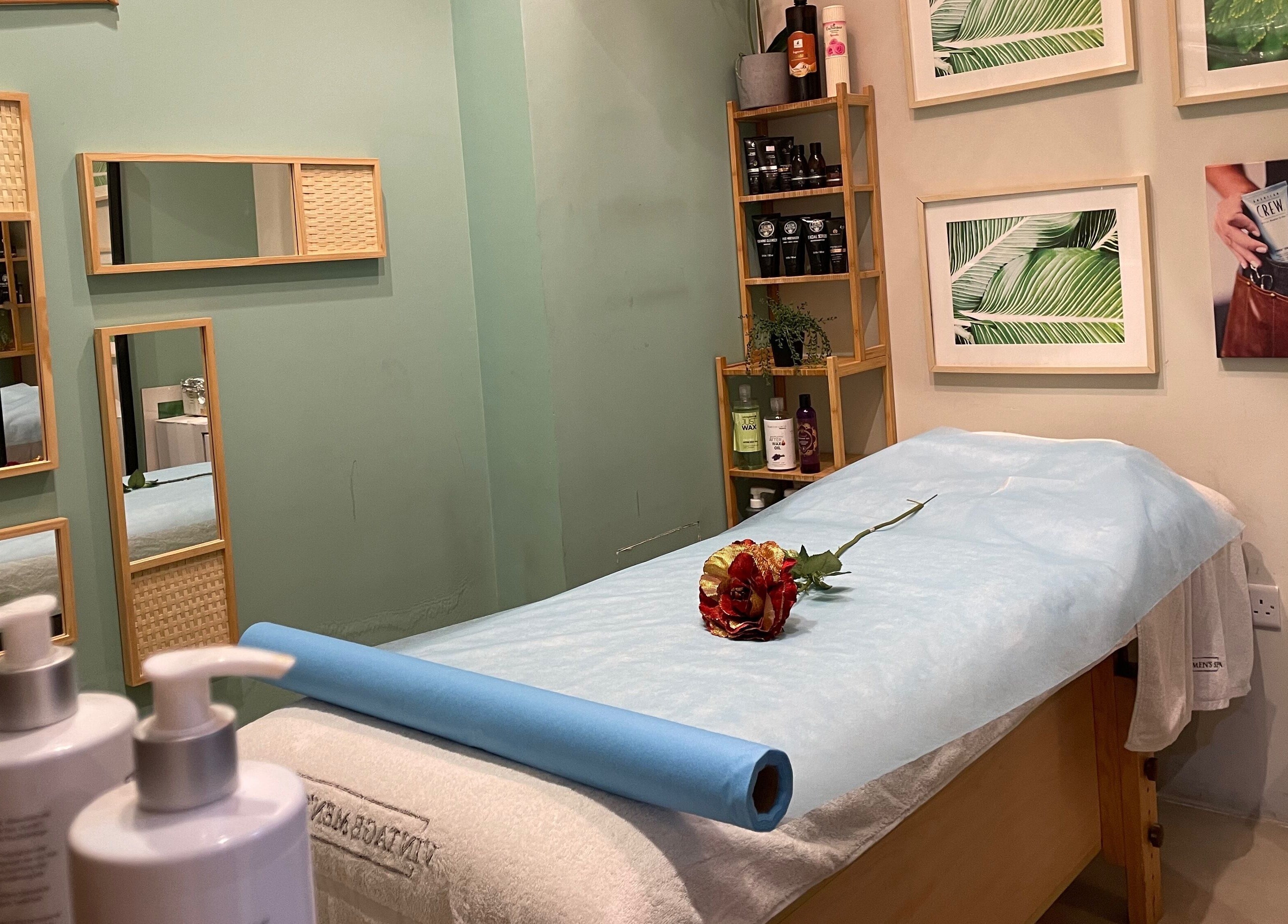 Relaxing treatment room at Beard Master Men’s Salon and Spa صالون وسبا بيرد ماستر للرجال, Abu Dhabi, Abu Dhabi, AE.