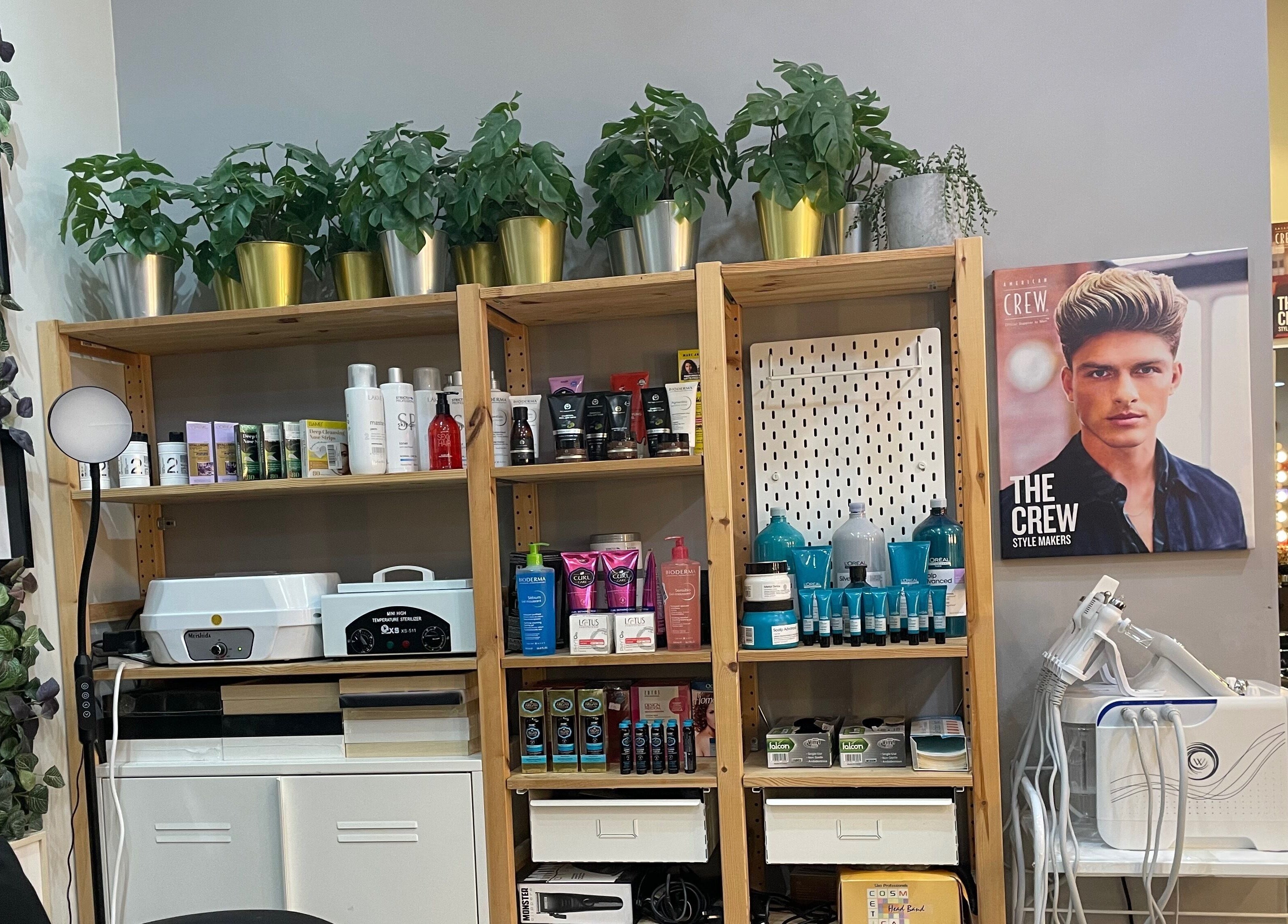 Display of grooming products at Beard Master Men’s Salon and Spa صالون وسبا بيرد ماستر للرجال, Abu Dhabi, AE.