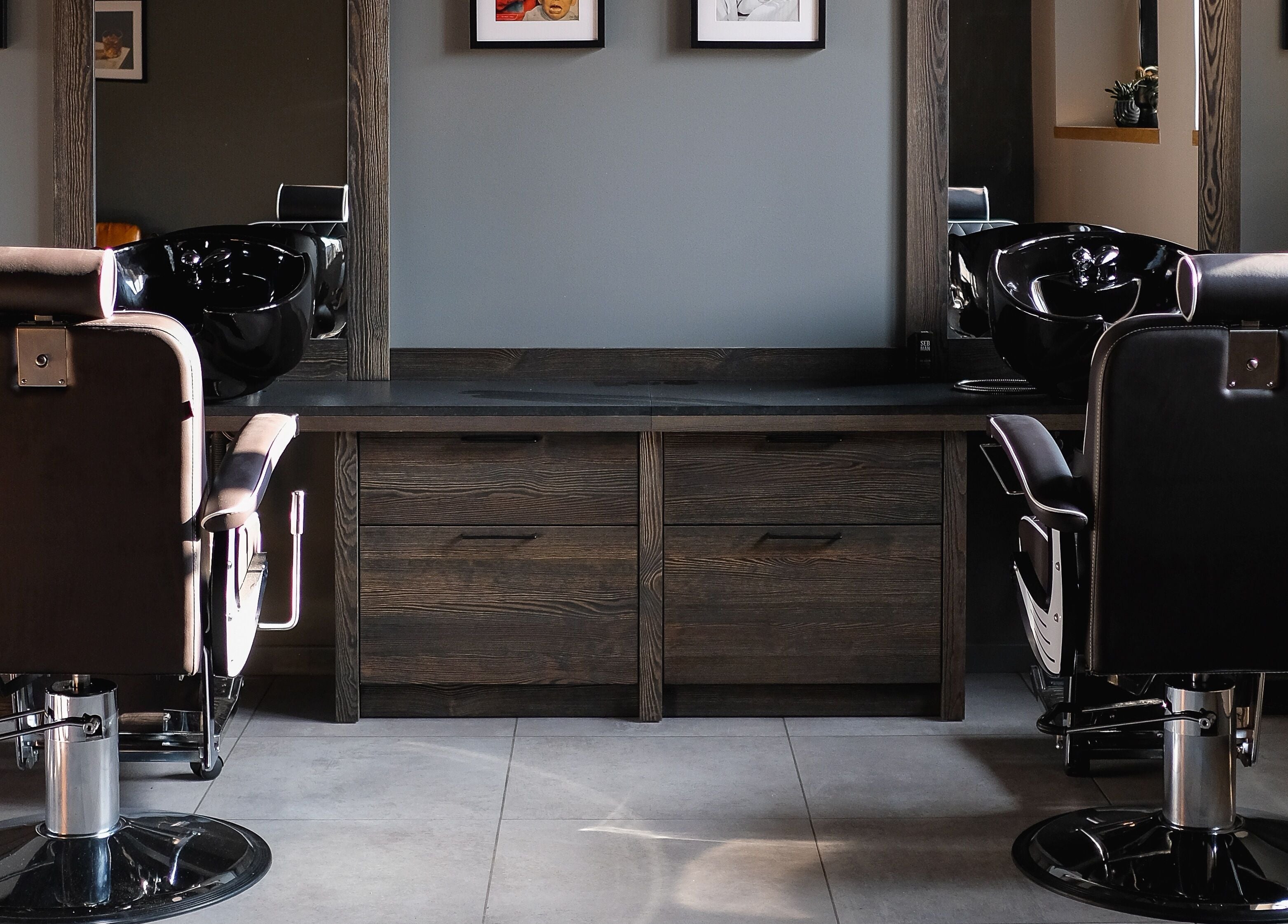 Modern salon chairs at Skaistuma ēra in Jelgava, LV, offering stylish beauty services.