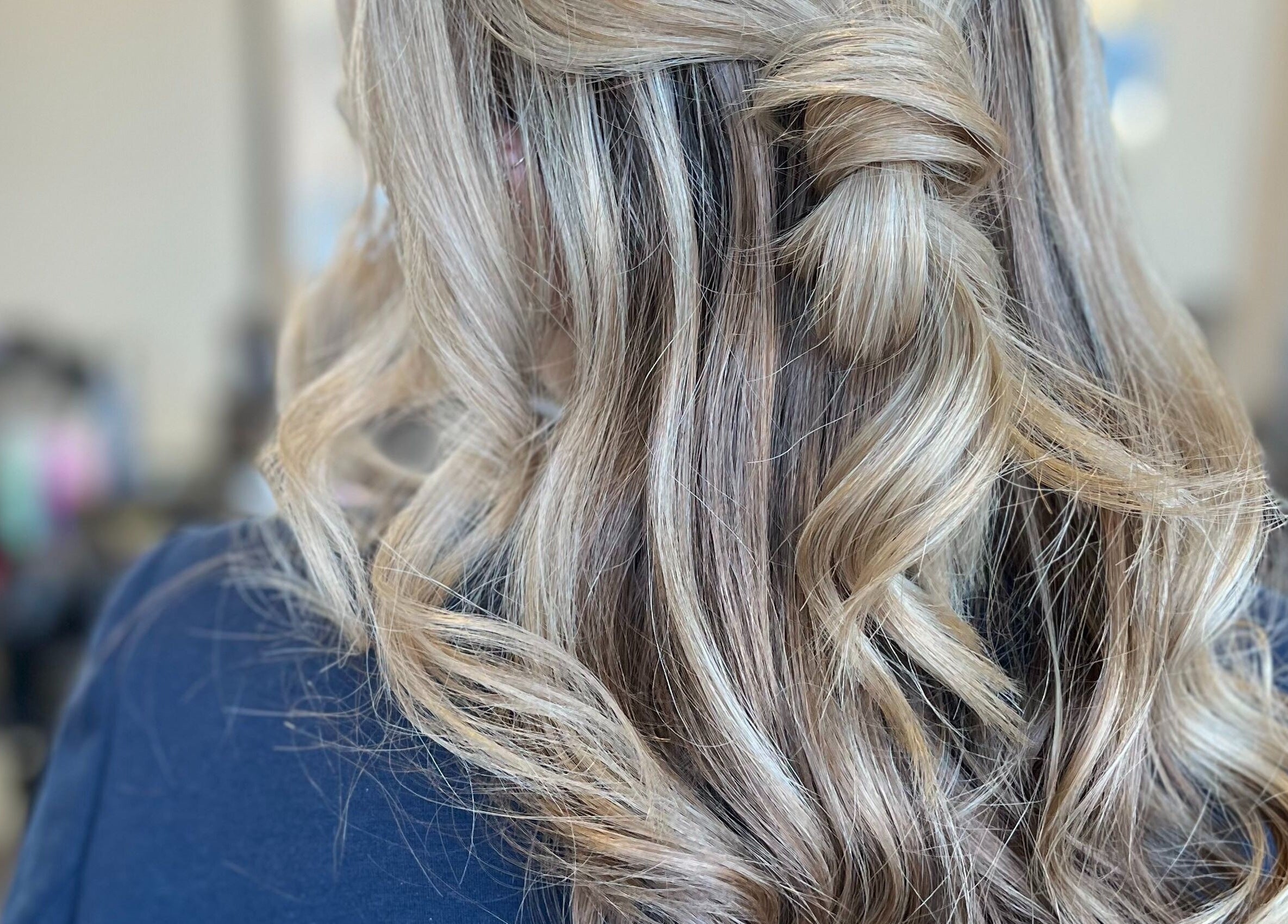 Blonde hair in elegant waves at Skaistuma ēra, Jelgava, LV beauty salon.