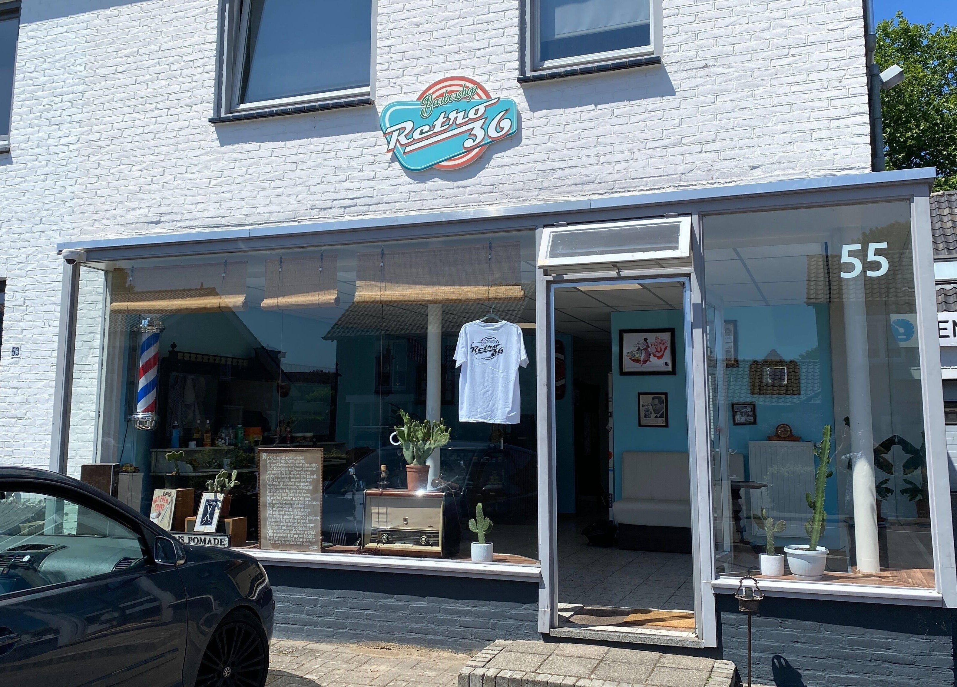 Buitenzijde van Retro 36 Barbershop in Veldhoven, Noord-Brabant, NL met moderne en stijlvolle uitstraling.
