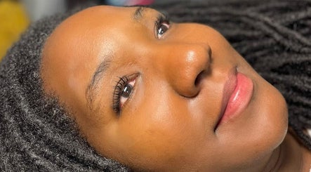 Glow Up Beauty Bar