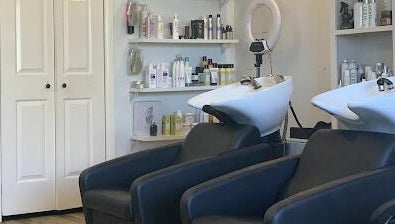 Salon BL image 1