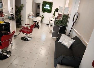 Современный интерьер Clube de Beleza - Cabeleireiro Estética в Амадора, Лиссабон, ПТ.
