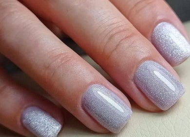 Изысканный маникюр в Clube de Beleza - Cabeleireiro Estética, Амадора, Лиссабон, Португалия.