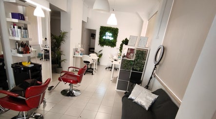 Интерьер Clube de Beleza - Cabeleireiro Estética в Амадоре, Лиссабон, Португалия.