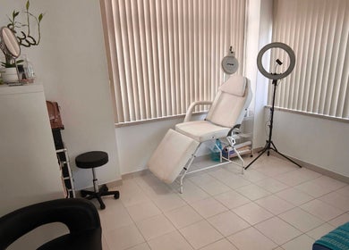Уютный кабинет в Clube de Beleza - Cabeleireiro Estética, Амадора, Лиссабон, с эстетическим оборудованием.