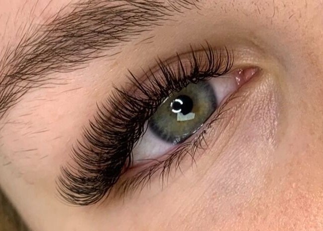 Elegant lash extensions from Blooms Lash Studio in Royal Tunbridge Wells, England, GB.