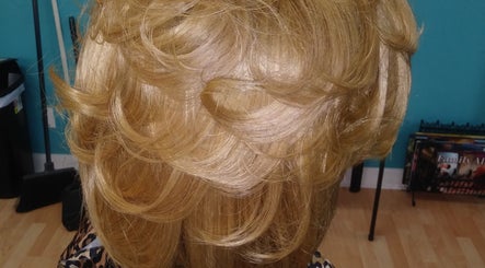 Blonde wavy hairstyle crafted at ISL Hair Care, Lawrence, Kansas, US, showcasing skillful layering.