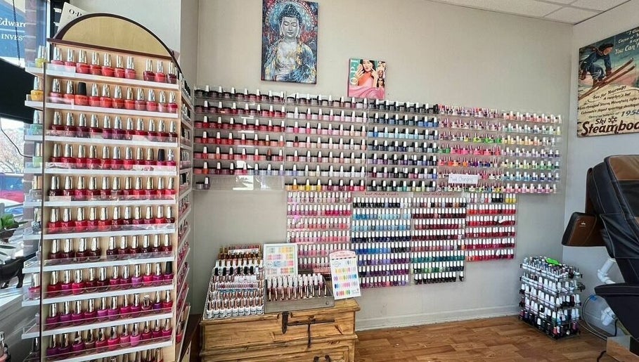 Image de Old Town Nails and Spa 1