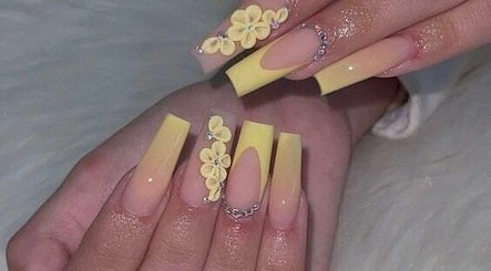 Queen Nails & Spa image 2
